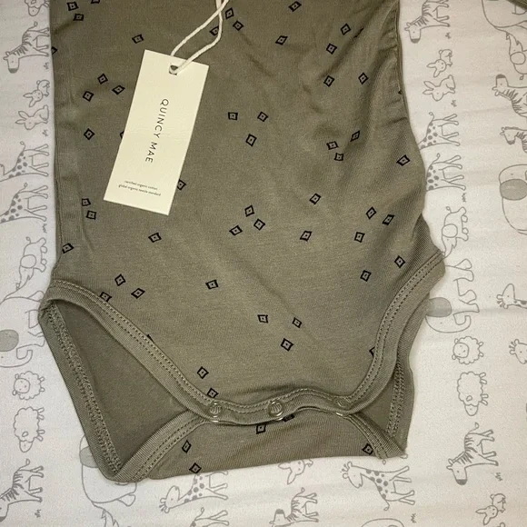 Quincy Mae short sleeve bodysuit - Picture 4 of 4